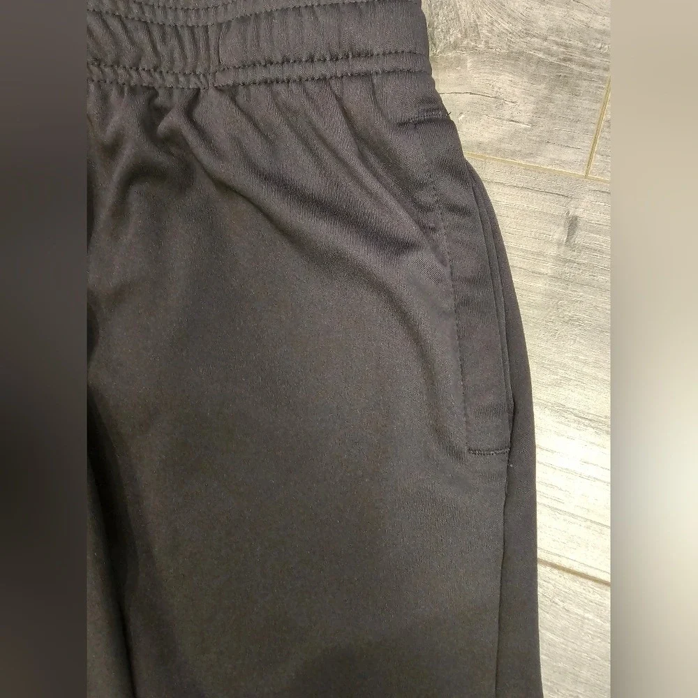 Under Armour‎ Boys Black Loose Fit Athletic Shorts Logo YSM Small